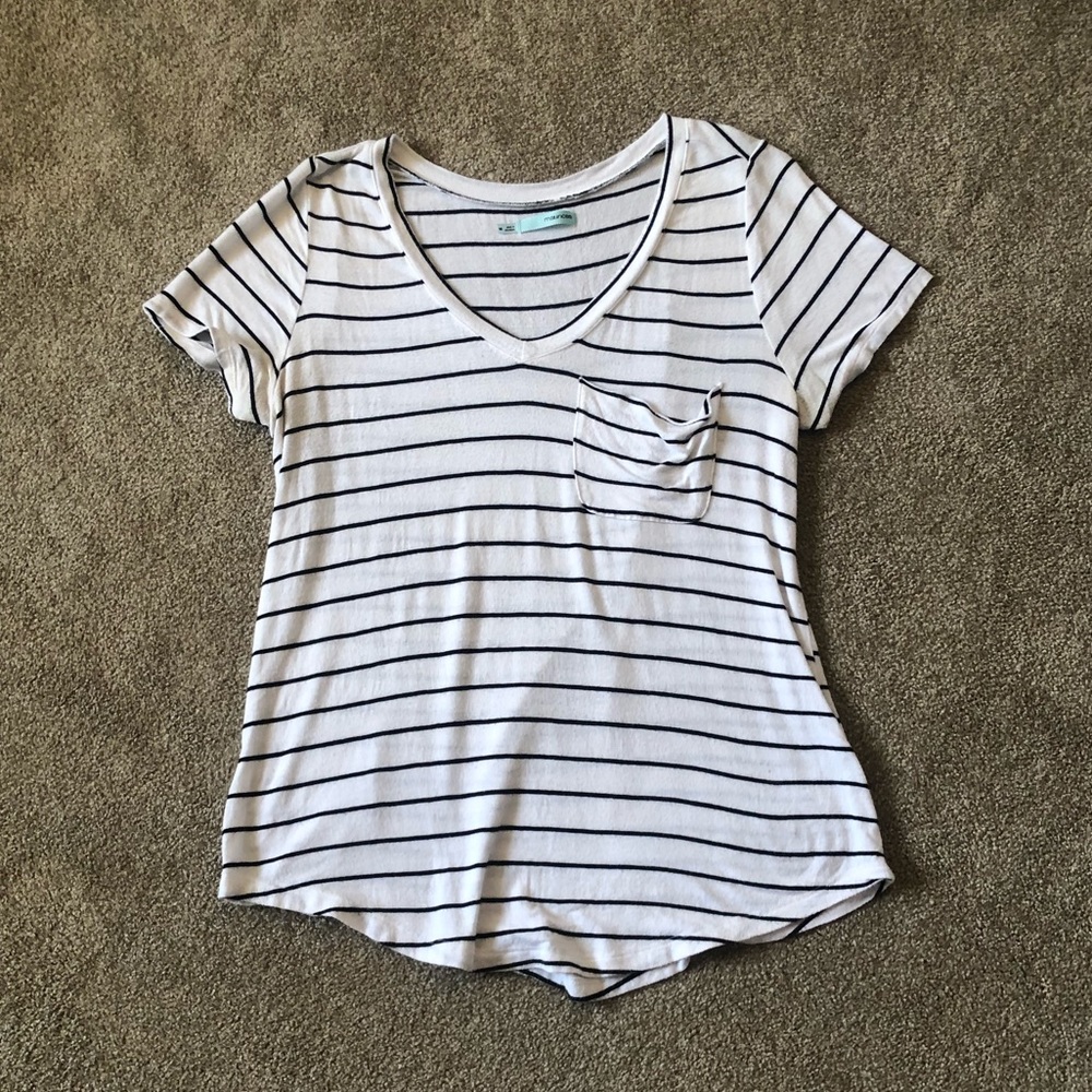 Black and white v neck tee